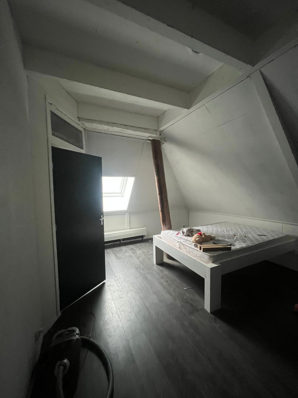 Suite met tweepersoonsbed en badkamer